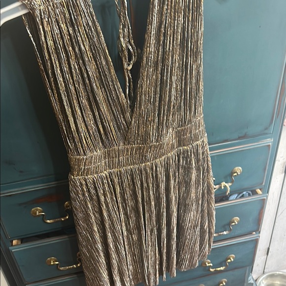 Elegant Gold Pleated Dress - Picture 3 of 3